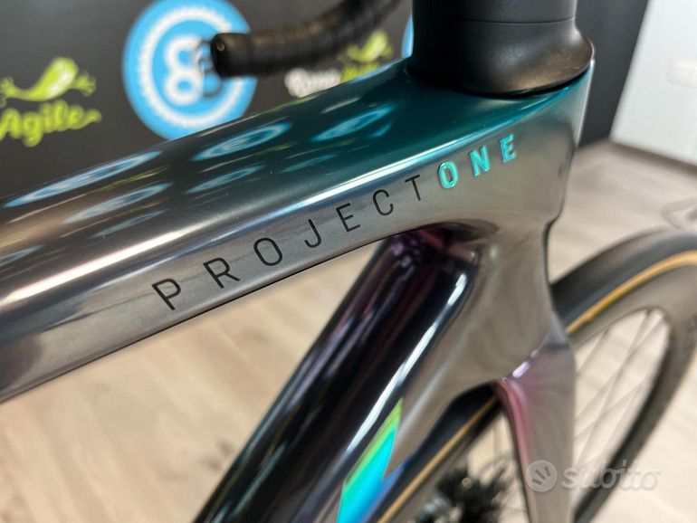 Used Trek Trek Madone SLR 9 Project One Interstellar - Taglia M 2026 Road & Gravel, Blue — image 9 of 17