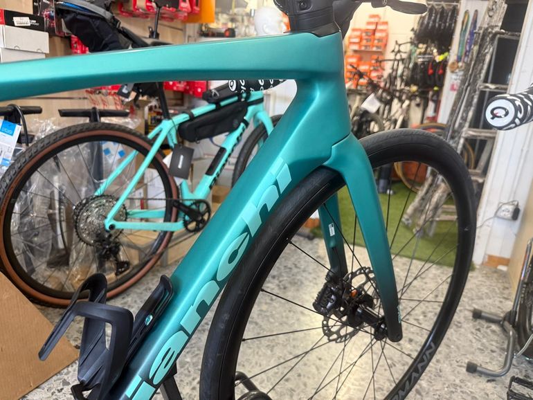 Used Bianchi Specialissima PRO Ultegra Di2 2024 2024 Road & Gravel, Blue — image 2 of 7