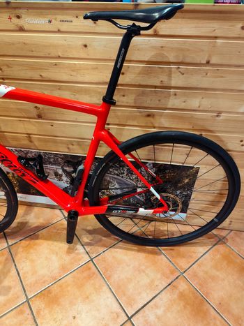 Used Wilier WILIER GTR TEAM DISC SRAM RIVAL 12 2023 Road & Gravel — image 10 of 19