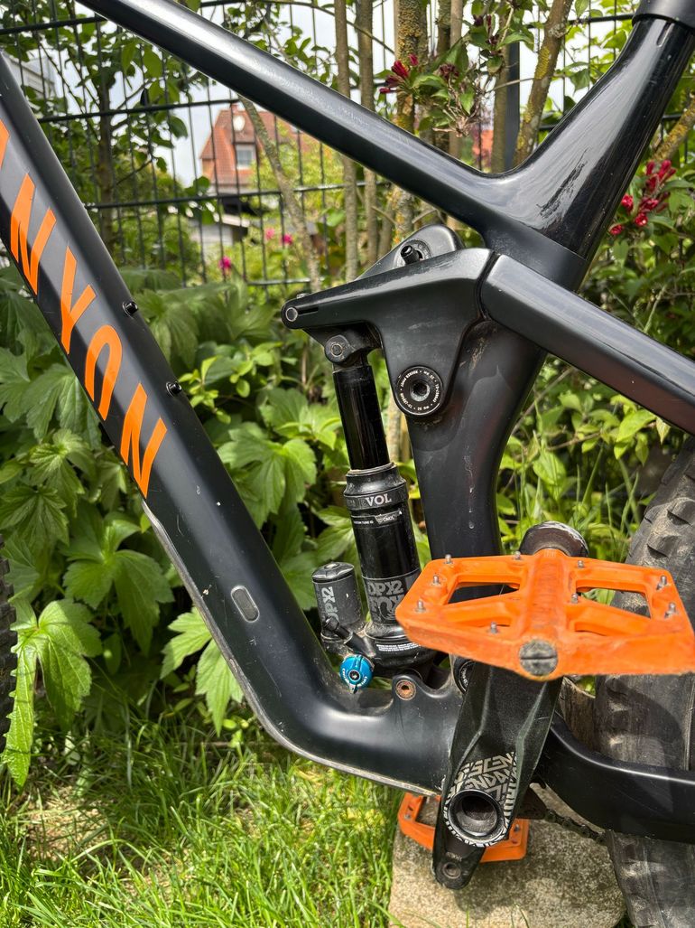 Used Canyon Strive CF 8.0 2019 2019 Mountainbike, Black, 29 — image 8 of 9
