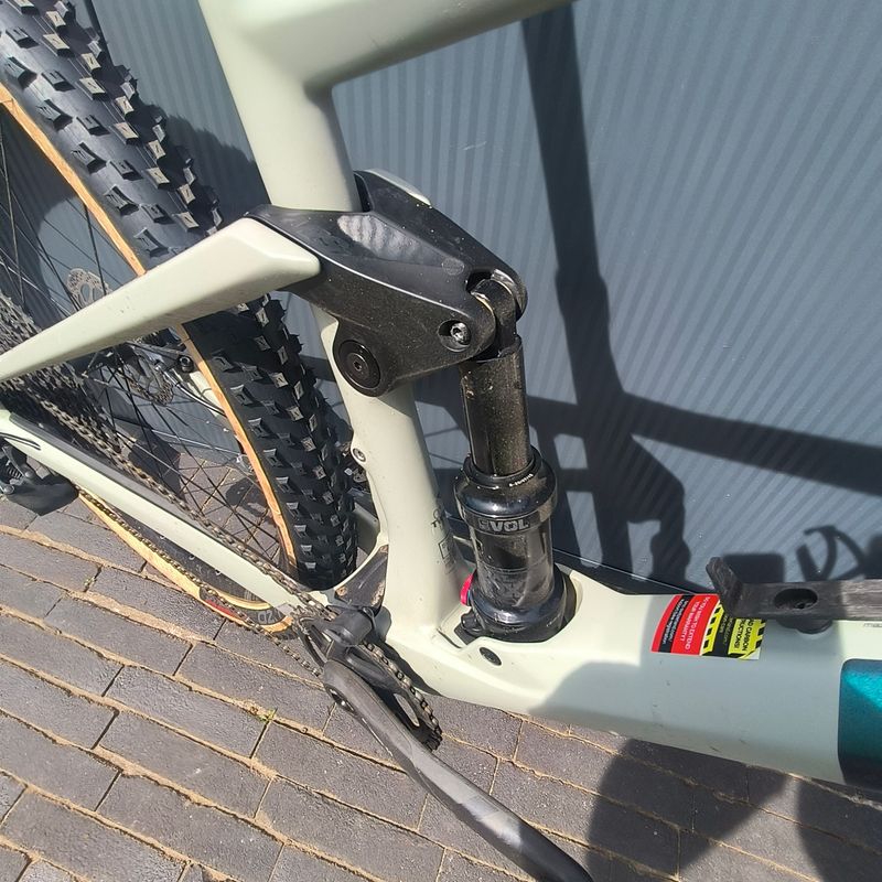 Used BMC Fourstroke 01 LT TWO 2021 2021 Mountainbike, Green, 29 — image 4 of 17