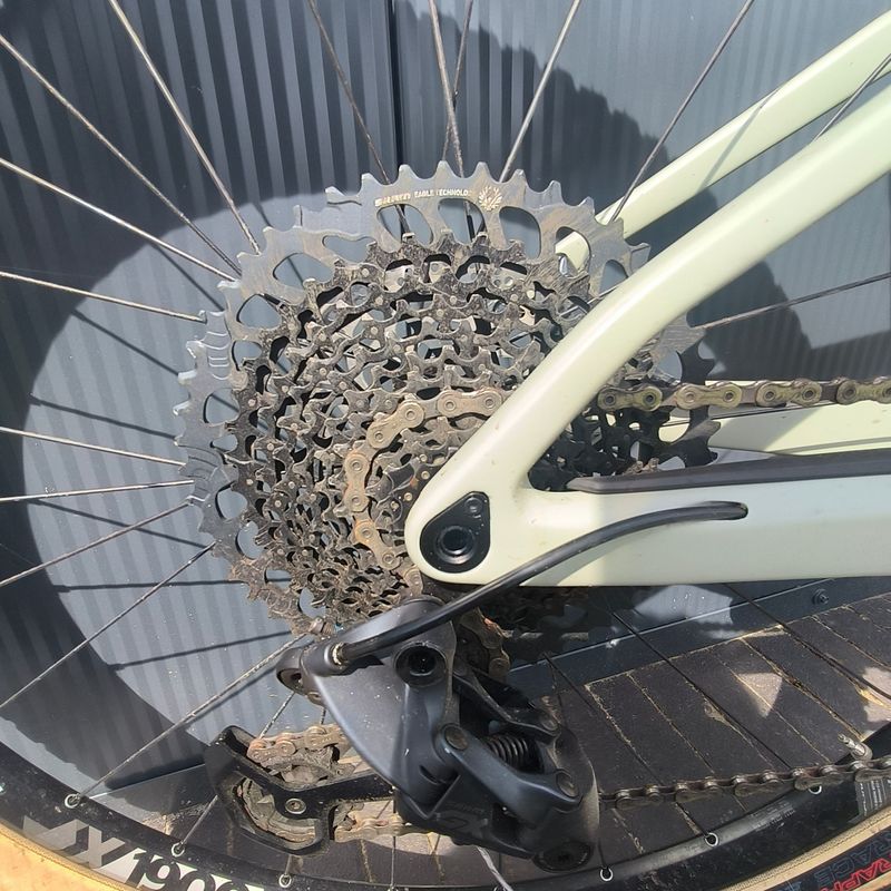 Used BMC Fourstroke 01 LT TWO 2021 2021 Mountainbike, Green, 29 — image 8 of 17