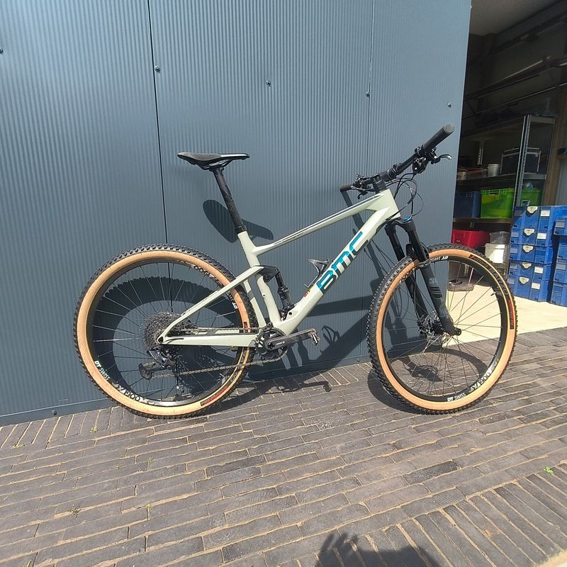 Used BMC Fourstroke 01 LT TWO 2021 2021 Mountainbike, Green, 29 — image 11 of 17
