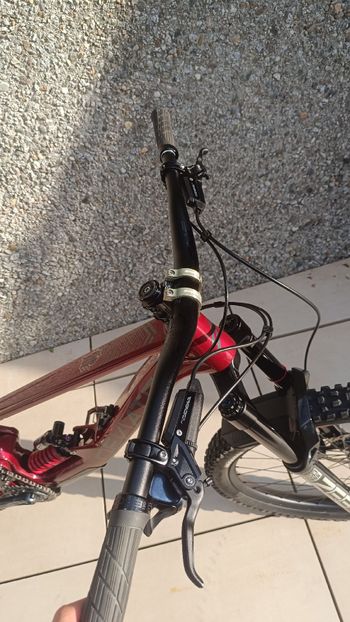 Used Deviate Claymore R 2024 2024 Mountainbike, Red — image 6 of 6