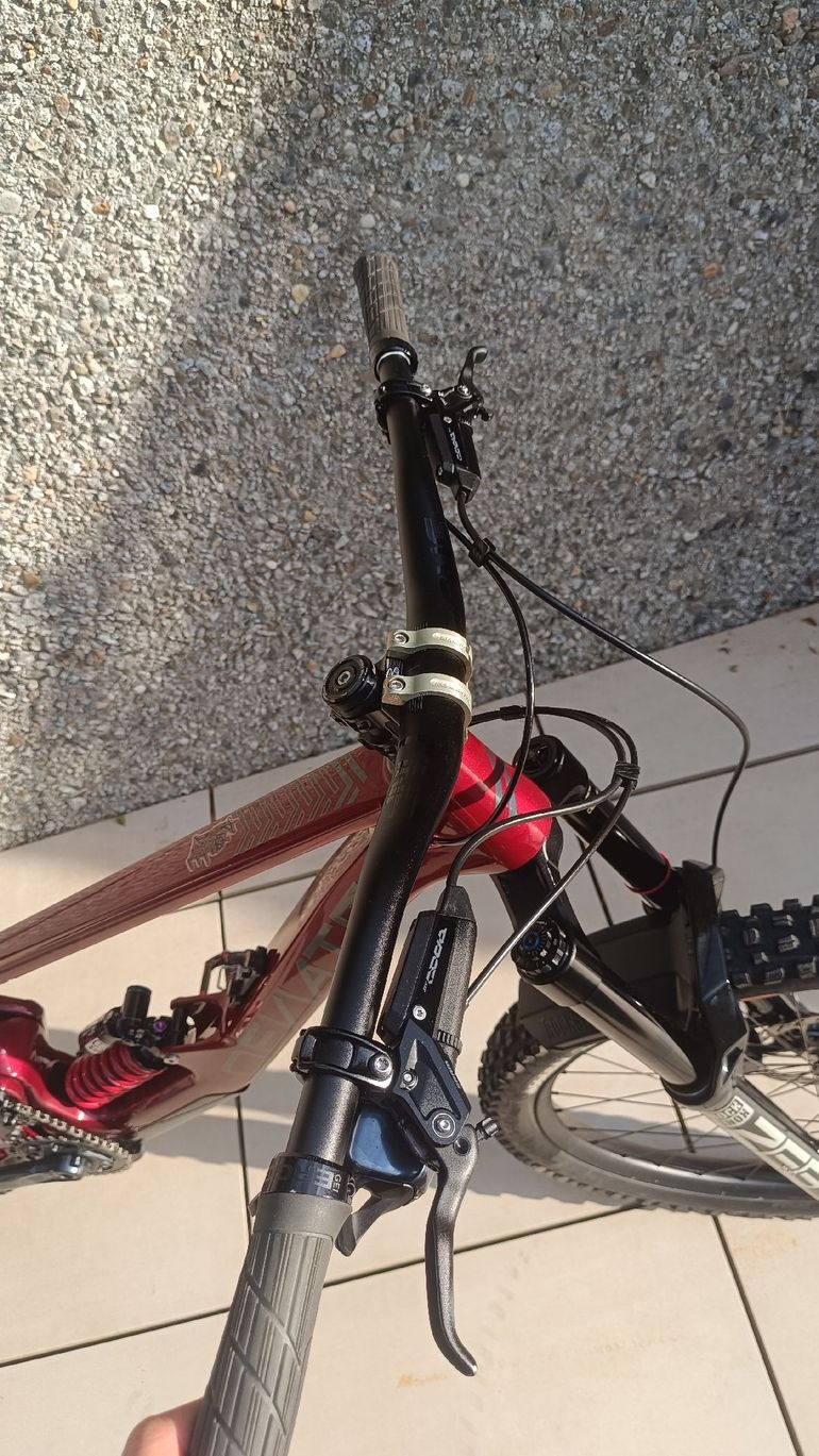 Used Deviate Claymore R 2024 2024 Mountainbike, Red — image 6 of 6