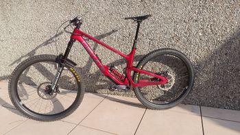 Used Deviate Claymore R 2024 2024 Mountainbike, Red — image 2 of 6