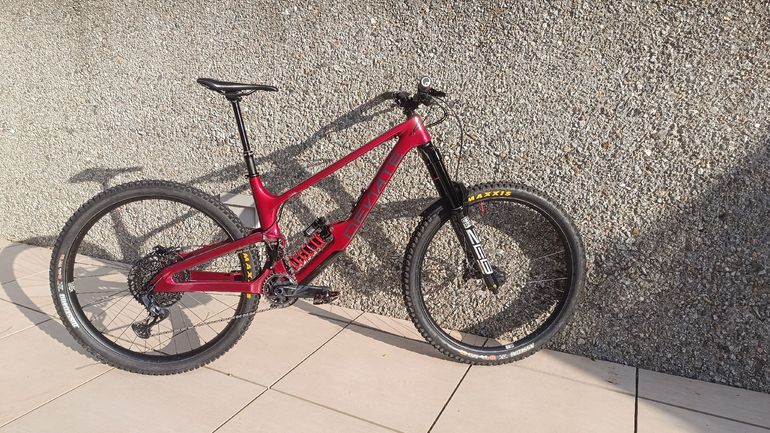 Used Deviate Claymore R 2024 2024 Mountainbike, Red — image 1 of 6