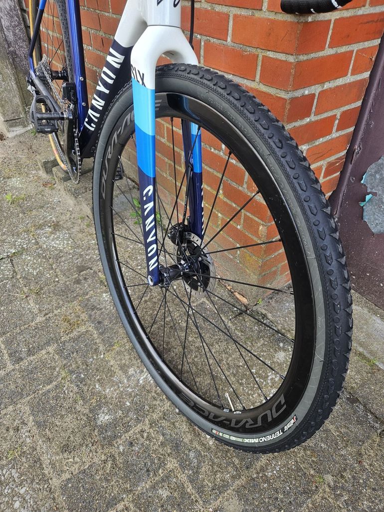 Used Canyon Inflite CF SLX 9 TEAM 2022 2022 Road & Gravel, Blue — image 3 of 6