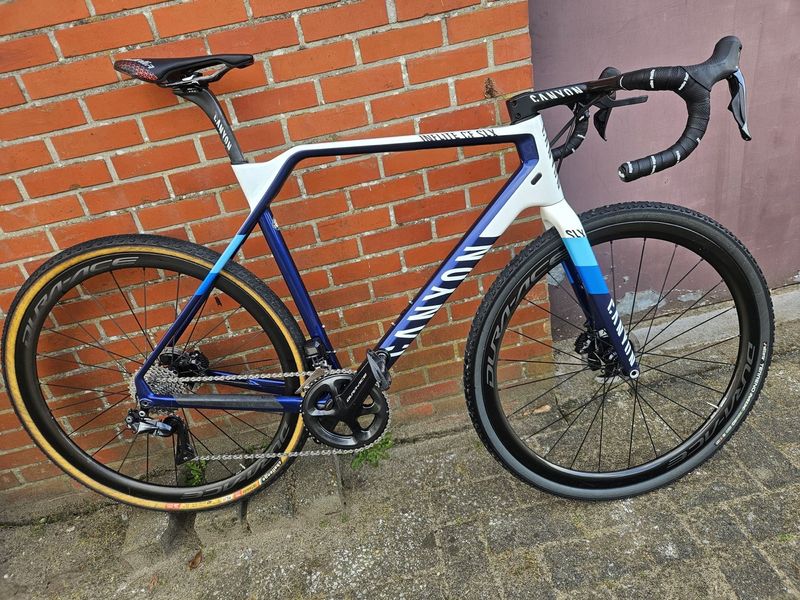 Used Canyon Inflite CF SLX 9 TEAM 2022 2022 Road & Gravel