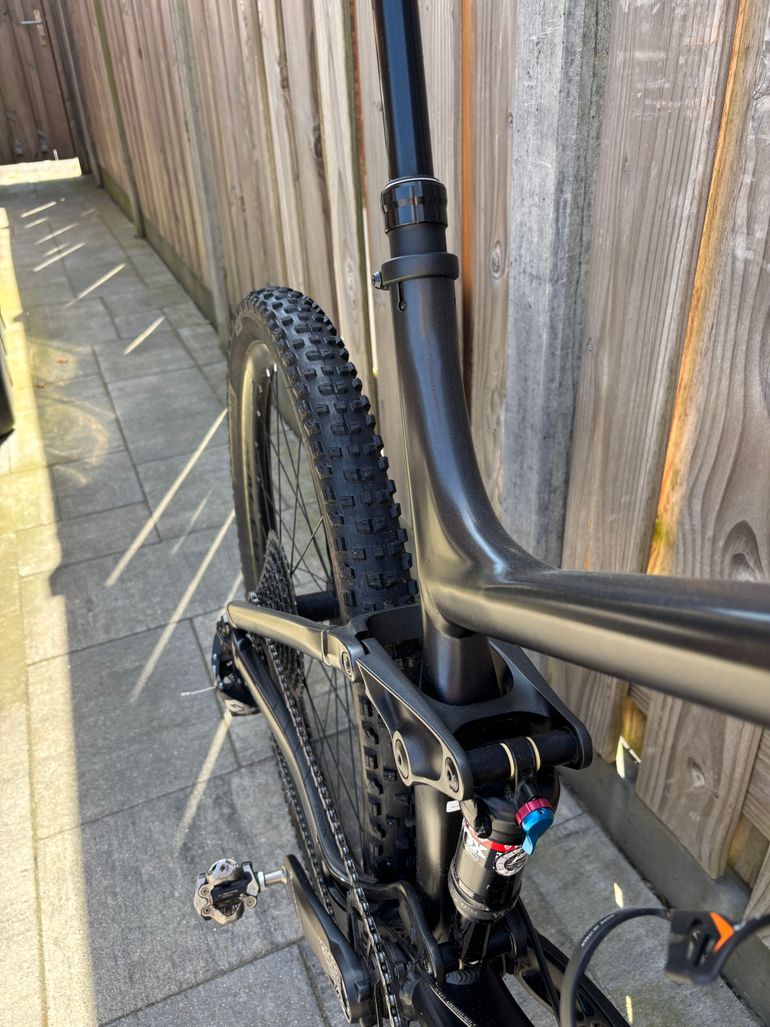 Used Trek Fuel EX 8 29 2019 2019 Mountainbike, Black, 29 — image 5 of 7