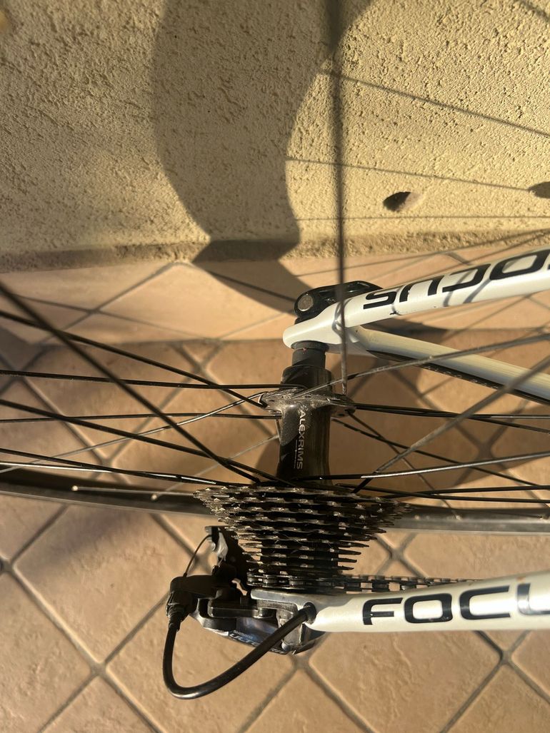 Used Focus IZALCO RACE 9.8 2019 2019 Road & Gravel, Bianco — image 10 of 12