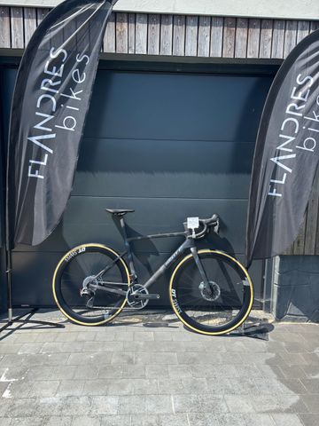 Used Scott Addict RC Ultimate 2025 2025 Road & Gravel