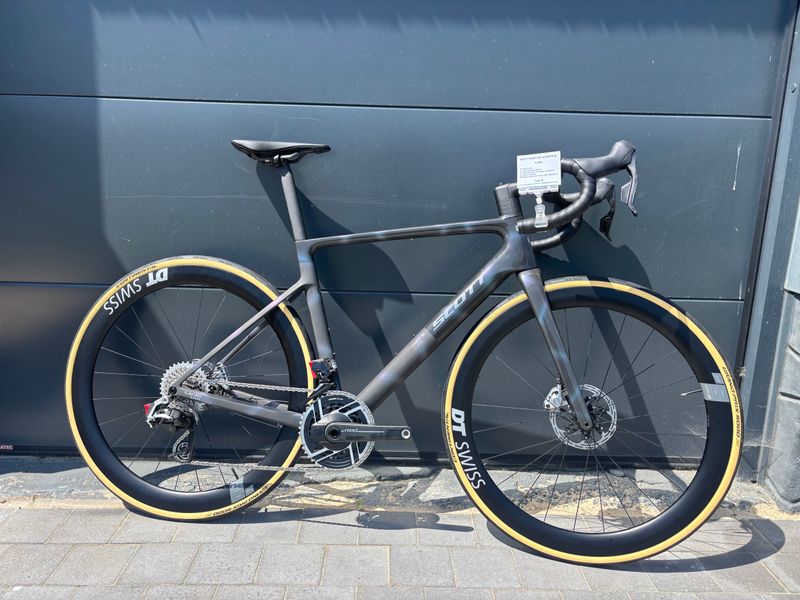 Tweedehands Scott Addict RC Ultimate 2025 2025 Road & Gravel — afbeelding 2 van 4
