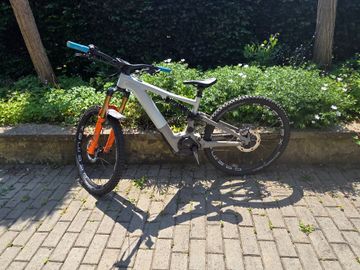 Used Focus SAM ² 6.9 2023 2023 Mountainbike, Light Gray, 29 — image 1 of 6