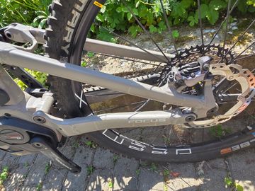 Used Focus SAM ² 6.9 2023 2023 Mountainbike, Light Gray, 29 — image 3 of 6
