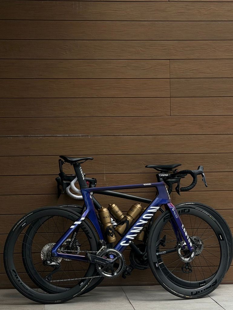Used Canyon Aeroad Shimano Ultegra Di2 2024 Road & Gravel, Morado — image 7 of 7