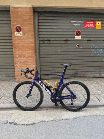 Used Canyon Aeroad Shimano Ultegra Di2 2024 Road & Gravel, Morado — image 6 of 7