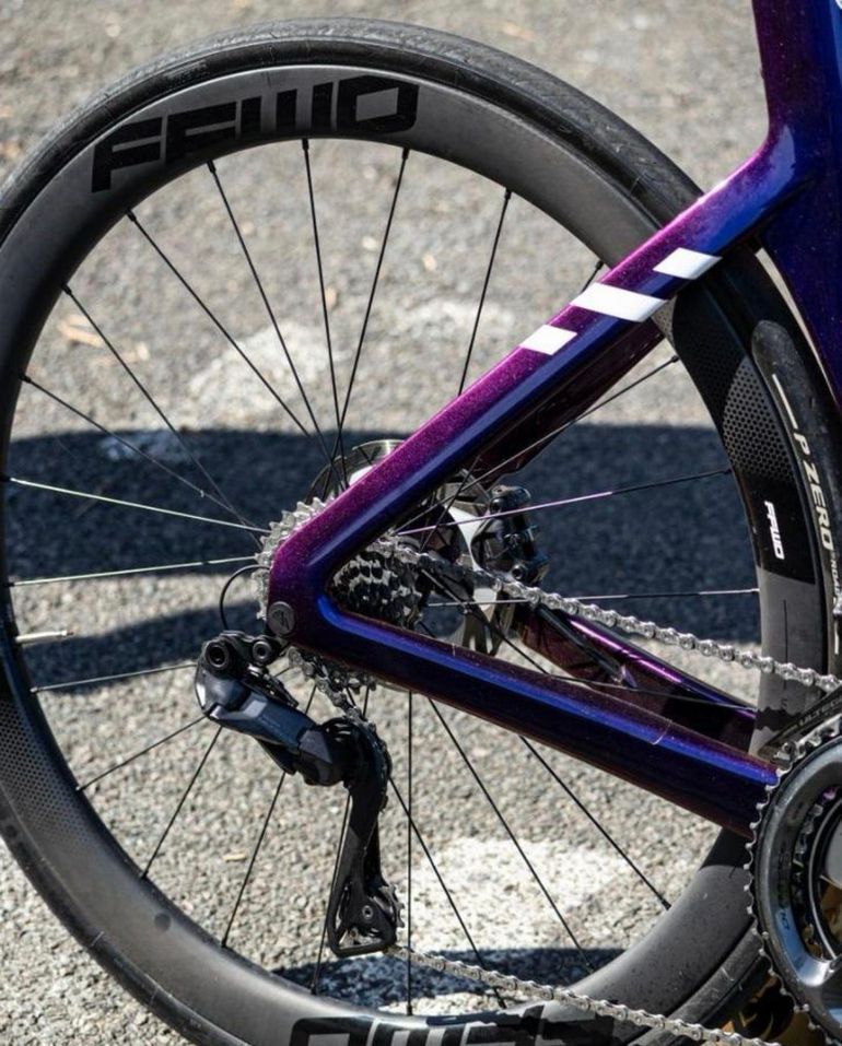 Used Canyon Aeroad Shimano Ultegra Di2 2024 Road & Gravel, Morado — image 4 of 7