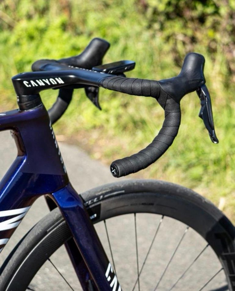 Used Canyon Aeroad Shimano Ultegra Di2 2024 Road & Gravel, Morado — image 3 of 7