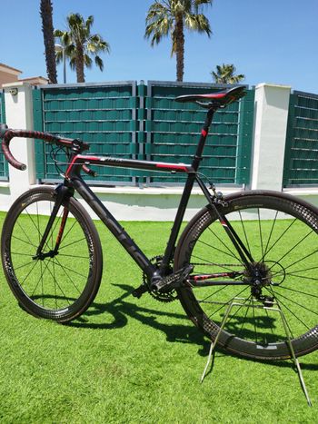 Used Focus Izalco SRAM Red 2012 Road & Gravel, Negro — image 2 of 13