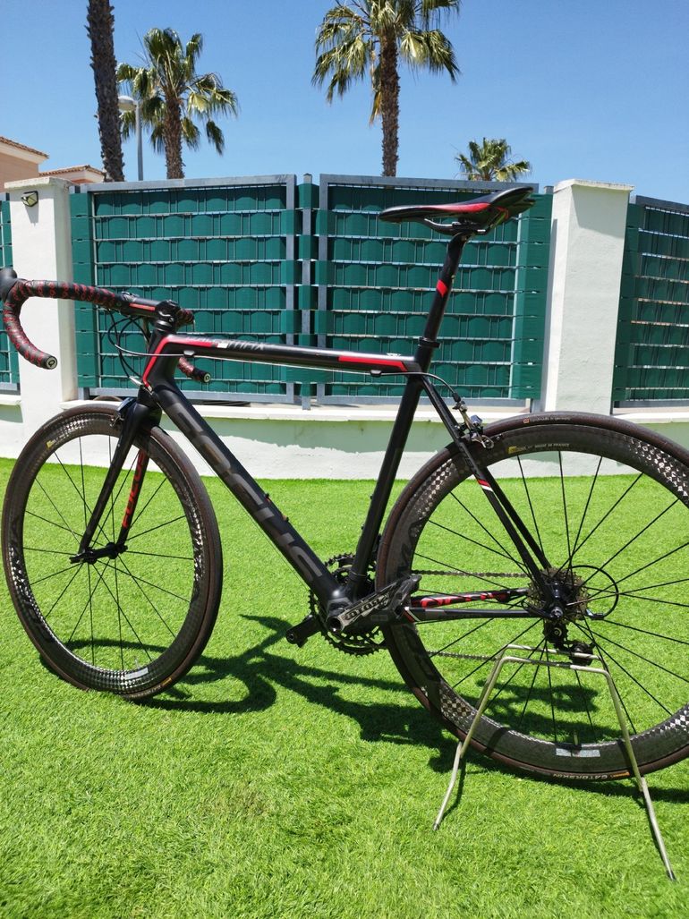 Used Focus Izalco SRAM Red 2012 Road & Gravel, Negro — image 2 of 13