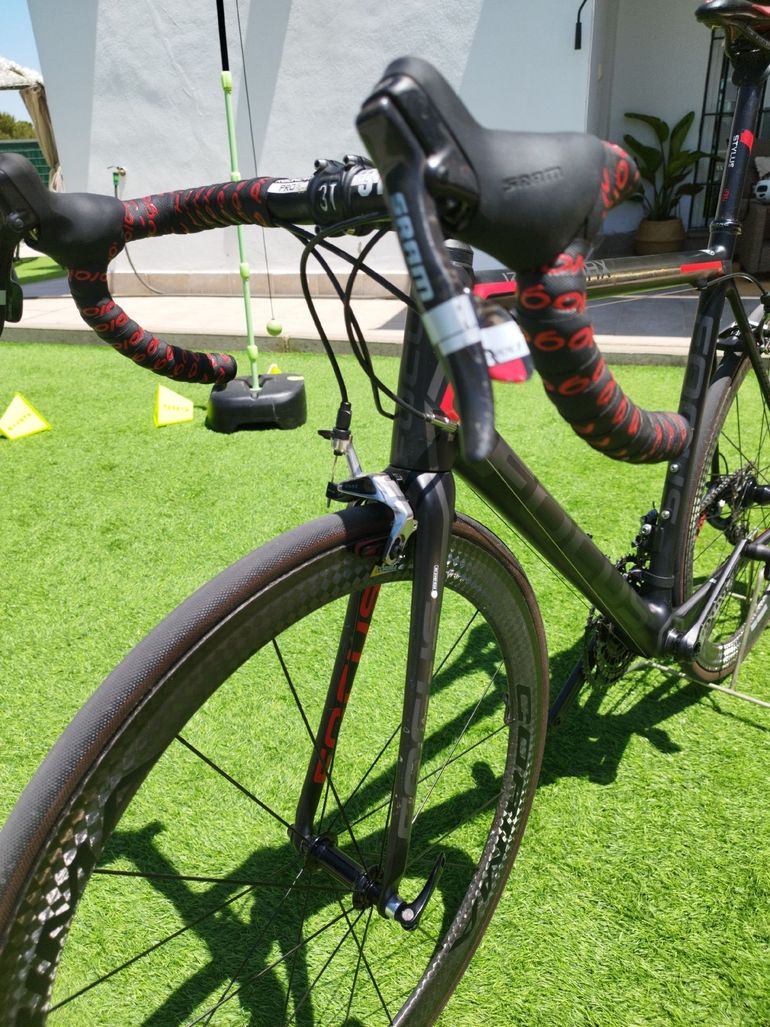 Used Focus Izalco SRAM Red 2012 Road & Gravel, Negro — image 6 of 13