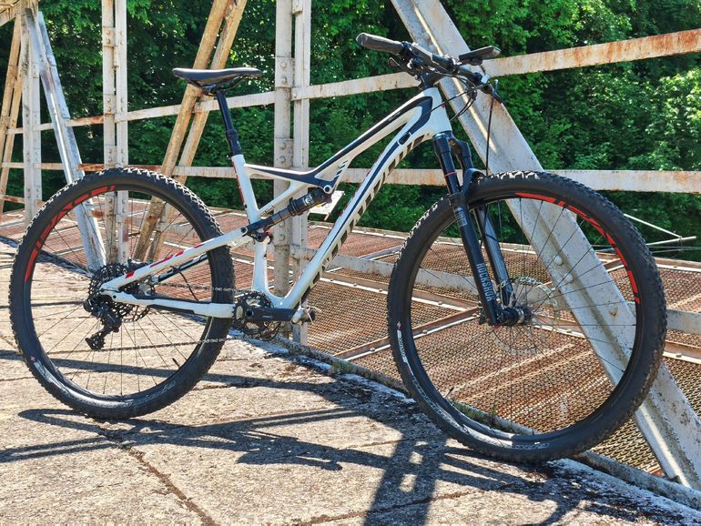 Used Specialized Camber Elite Carbon 29 2015 2015 Mountainbike, White, 29 — image 2 of 3