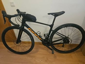 Used Giant Revolt Advanced 3 2024 2024 Road & Gravel, Nero — image 2 of 3