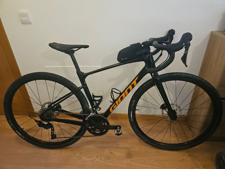 Used Giant Revolt Advanced 3 2024 2024 Road & Gravel, Nero — image 1 of 3
