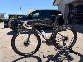 Used Specialized Tarmac SRAM Red eTap AXS 2024 Road & Gravel, Black — image 9 of 10
