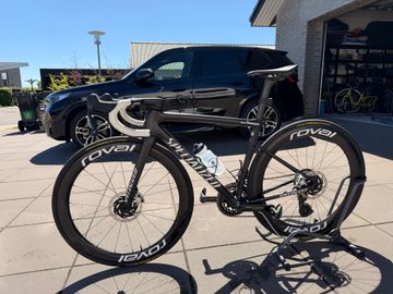 Used Specialized Tarmac SRAM Red eTap AXS 2025 Road & Gravel, Black — image 9 of 10