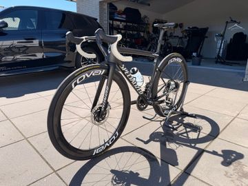 Used Specialized Tarmac SRAM Red eTap AXS 2025 Road & Gravel, Black — image 2 of 10
