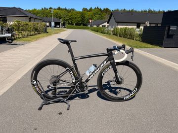 Used Specialized Tarmac SRAM Red eTap AXS 2025 Road & Gravel, Black — image 1 of 10