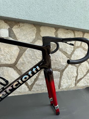 Used Guercotti velonce S Custom Frameset 2023 Road & Gravel, Red — image 6 of 7