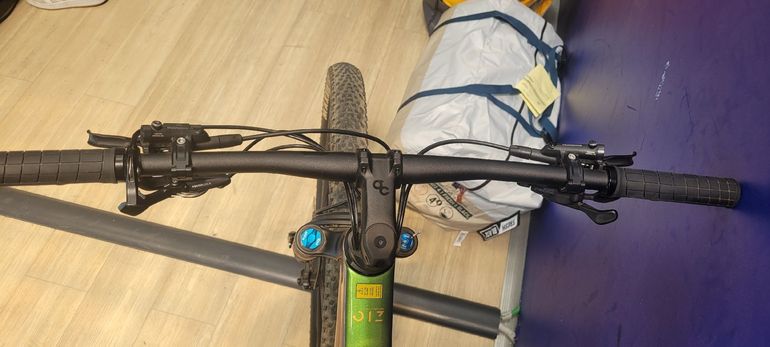 Used Orbea OIZ M30 2024 2024 Mountainbike, Green, 29 — image 4 of 5