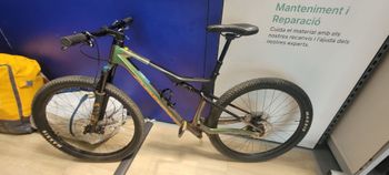 Used Orbea OIZ M30 2024 2024 Mountainbike, Green, 29 — image 3 of 5