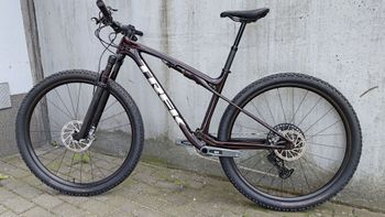 Used Trek Supercaliber SL 9.7 GX AXS T-Type Gen 2 2025 2025 Mountainbike, Red, 29 — image 2 of 9