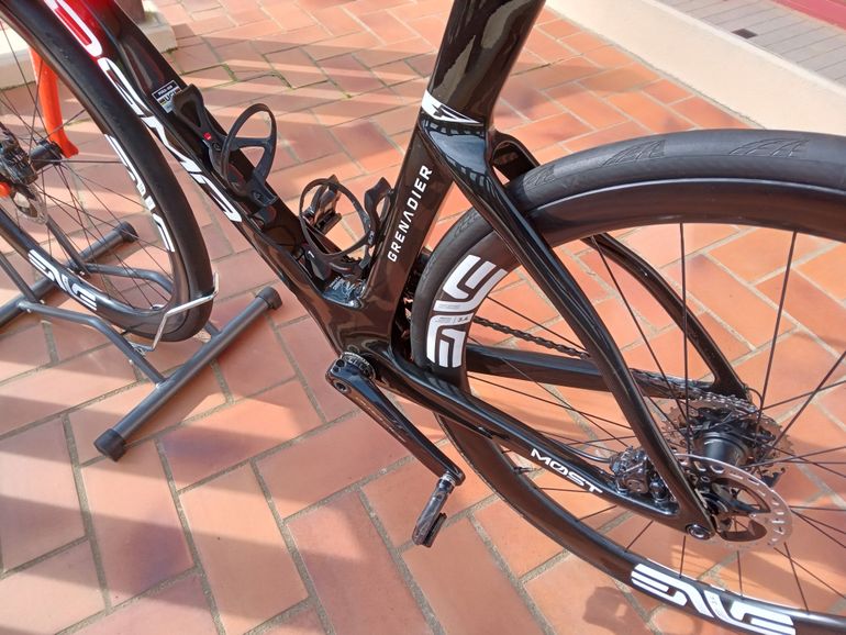 Used Pinarello DOGMA F DURA ACE Di2 2025 2025 Road & Gravel — image 6 of 9