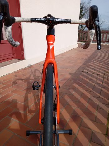 Used Pinarello DOGMA F DURA ACE Di2 2025 2025 Road & Gravel — image 8 of 9