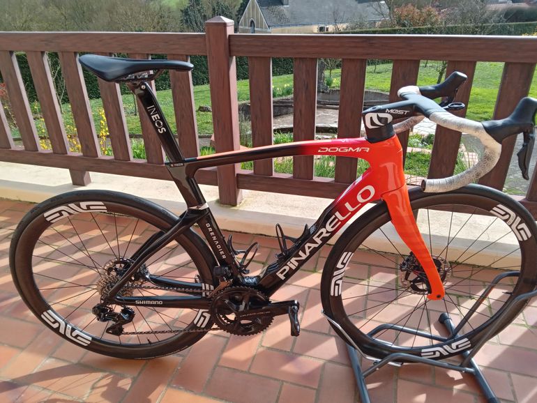 Used Pinarello DOGMA F DURA ACE Di2 2025 2025 Road & Gravel — image 1 of 9