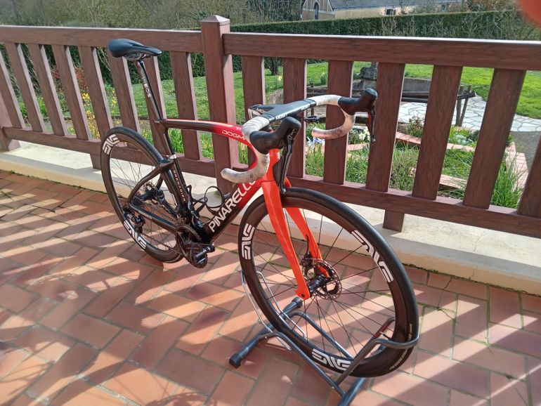 Used Pinarello DOGMA F DURA ACE Di2 2025 2025 Road & Gravel — image 2 of 9