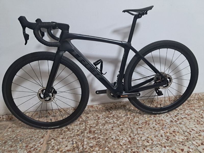 Używany Trek Domane SRAM Force eTap AXS 2023 Road & Gravel