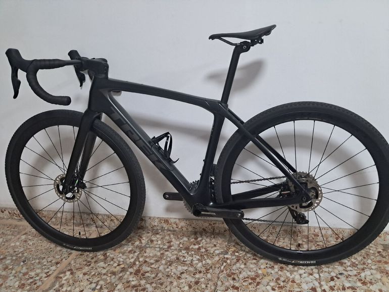 Used Trek Domane SRAM Force eTap AXS 2023 Road & Gravel, Nero — image 2 of 14