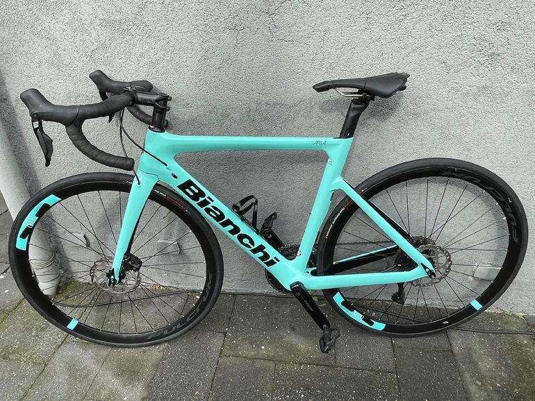 Used Bianchi Aria - 105 Di2 2022 2022 Road & Gravel, Green — image 1 of 4