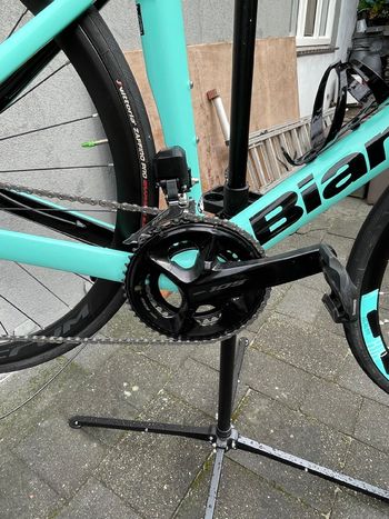 Used Bianchi Aria - 105 Di2 2022 2022 Road & Gravel, Green — image 4 of 4