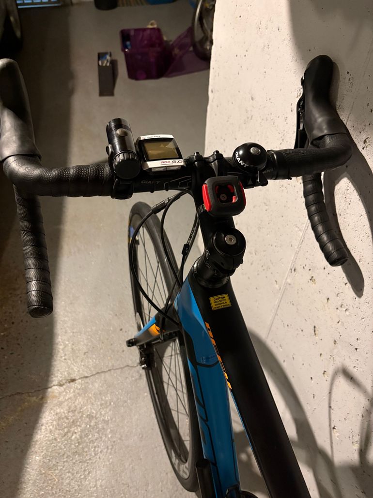 Used Giant Defy Advanced Pro 1 2017 2017 Road & Gravel — image 2 of 13
