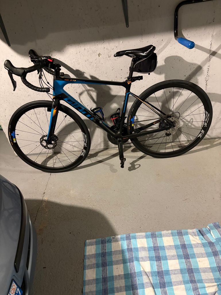 Used Giant Defy Advanced Pro 1 2017 2017 Road & Gravel — image 1 of 13