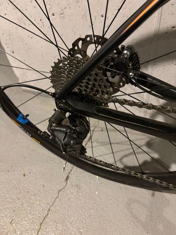Used Giant Defy Advanced Pro 1 2017 2017 Road & Gravel — image 10 of 13