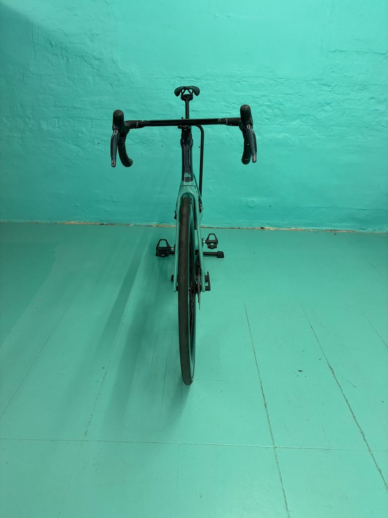 Used Canyon Aeroad CF SLX 8 Di2 2024 2024 Road & Gravel, Green — image 5 of 7