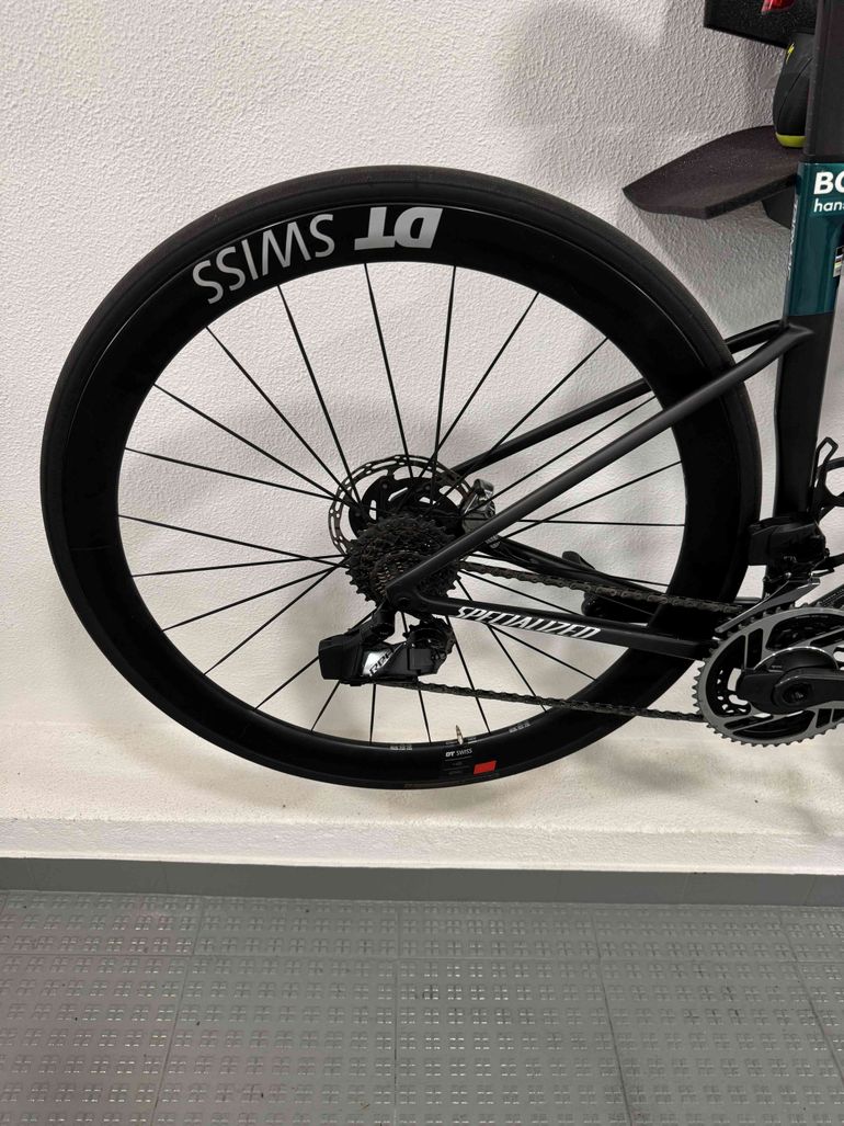 Used Specialized S-Works Tarmac SL8 - SRAM Red eTap AXS 2024 2024 Road & Gravel, Green — image 3 of 15